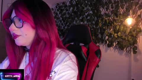 Snapshot of kitty_gang chatting on 09.09.25 Camila online show from 09.09.25