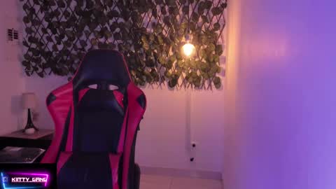 Snapshot of kitty_gang chatting on 09.19.25 Camila online show from 09.19.25