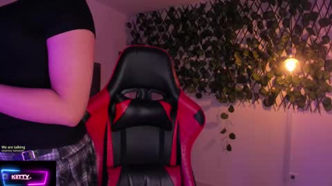 Snapshot of kitty_gang chatting on 09.24.25 Camila online show from 09.24.25