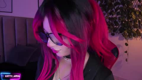 Snapshot of kitty_gang chatting on 09.30.25 Camila online show from 09.30.25