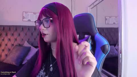 Snapshot of kitty_gang chatting on 10.01.25 Camila online show from 10.01.25