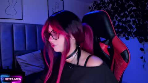 Snapshot of kitty_gang chatting on 10.11.25 Camila online show from 10.11.25