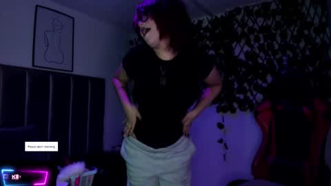 Snapshot of kitty_gang chatting on 10.17.25 Camila online show from 10.17.25