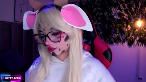 Snapshot of kitty_gang chatting on 10.31.25 Camila online show from 10.31.25