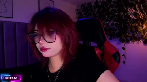 Snapshot of kitty_gang chatting on 11.08.25 Camila online show from 11.08.25