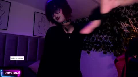 Snapshot of kitty_gang chatting on 11.12.25 Camila online show from 11.12.25