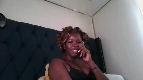Snapshot of kitty_kerry chatting on 10.10.25 kitty_kerry online show from 10.10.25