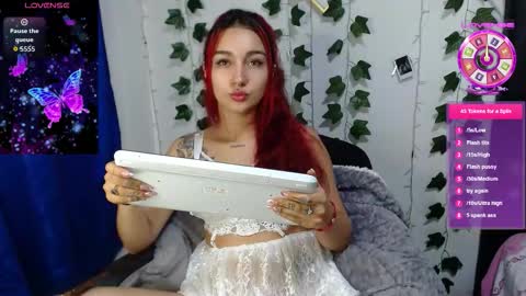 Snapshot of kitty_saenz chatting on 09.11.25 Kitty Saenz online show from 09.11.25