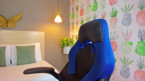 K I T T Y online show from 11.08.25