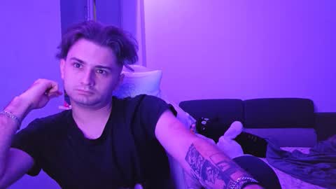 Snapshot of kittyeliz chatting on 12.15.25 Eliz online show from 12.15.25