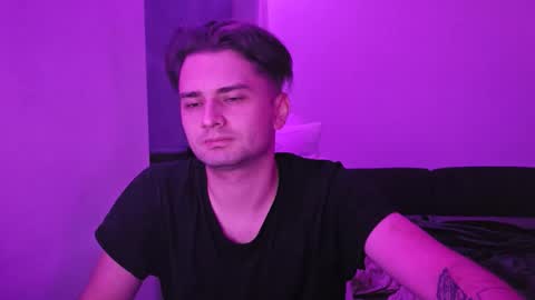 Snapshot of kittyeliz chatting on 12.21.25 Eliz online show from 12.21.25