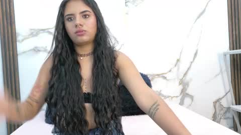 Snapshot of kittyhayes chatting on 06.01.26 online show from 06.01.26