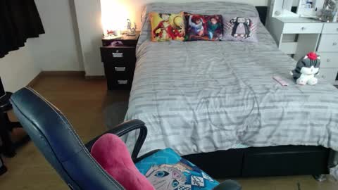 Snapshot of kittykat18x chatting on 10.27.25 Isabel online show from 10.27.25