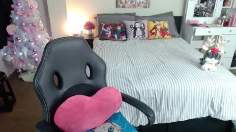 Snapshot of kittykat18x chatting on 12.15.25 Isabel online show from 12.15.25