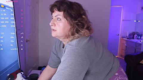 Snapshot of kittykay86 chatting on 02.17.25 Bella Blue BBW online show from 02.17.25