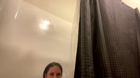 Snapshot of kittyluvxoxo chatting on 11.07.25 kittyLuvsDee online show from 11.07.25