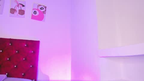 Snapshot of kittystar18 chatting on 06.25.26 kitty online show from 06.25.26