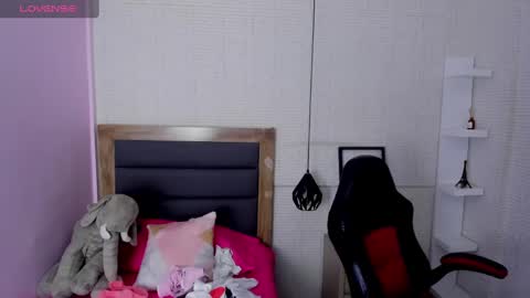  K I T T  Y  online show from 01.21.25