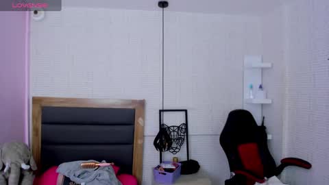  K I T T  Y  online show from 02.19.25