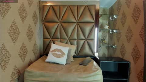 kittyvelvet_ online show from 03.06.25