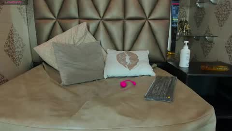 kittyvelvet_ online show from 03.11.25