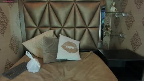 kittyvelvet_ online show from 03.11.25