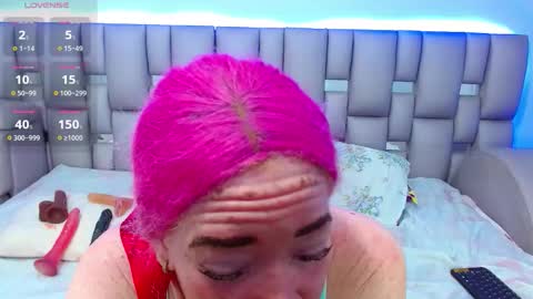 kittywhiteass online show from 12.04.25