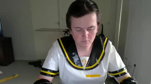 kiwi_twink21 online show from 10.11.25