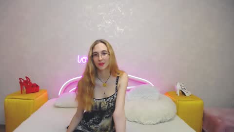 Snapshot of klaryevans chatting on 01.26.25 Klary online show from 01.26.25