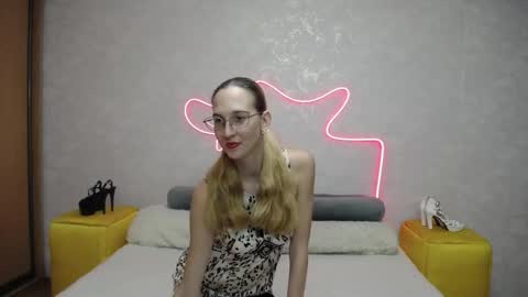 Snapshot of klaryevans chatting on 10.15.25 Klary online show from 10.15.25