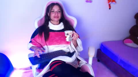Snapshot of kloe_28 chatting on 01.10.25 Kloe online show from 01.10.25