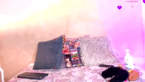 K L O E online show from 11.10.25