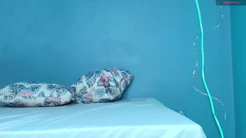 K L O E online show from 12.16.25