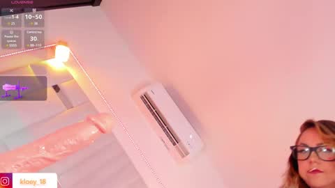 Snapshot of kloey_hoot chatting on 12.12.24 Kloey online show from 12.12.24