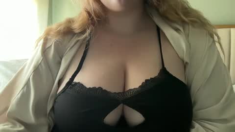 Snapshot of knightmae22 chatting on 06.28.26 Mae Knight online show from 06.28.26