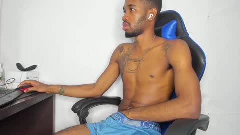 Snapshot of kofi_exotic_ chatting on 12.19.24 kofi online show from 12.19.24