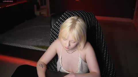 Snapshot of kofimoon chatting on 04.11.26 Kofi online show from 04.11.26