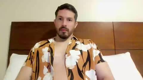 Snapshot of kolombianox chatting on 10.19.25 kolombianox online show from 10.19.25