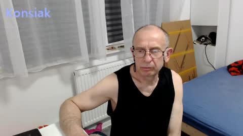 Snapshot of konsiak chatting on 05.20.26 Komsiak online show from 05.20.26
