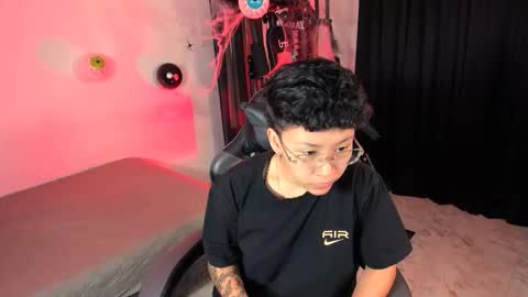 Sara  Altgirl  online show from 10.24.25