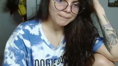 Snapshot of koranikky08 chatting on 01.11.25 Karoll online show from 01.11.25