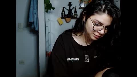 Snapshot of koranikky08 chatting on 10.05.25 Karoll online show from 10.05.25