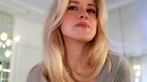 Snapshot of krissone chatting on 07.30.26 Kristina online show from 07.30.26