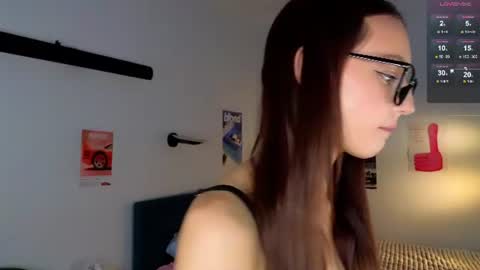 Snapshot of krisss__kisss chatting on 06.20.26 Kriss online show from 06.20.26