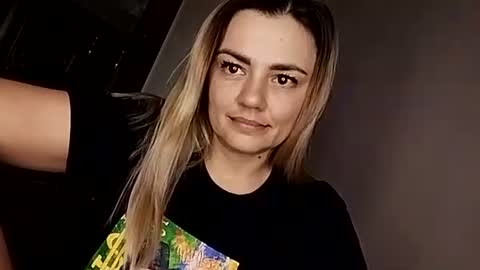 Snapshot of krisssexi chatting on 09.11.25 KrissSexi online show from 09.11.25