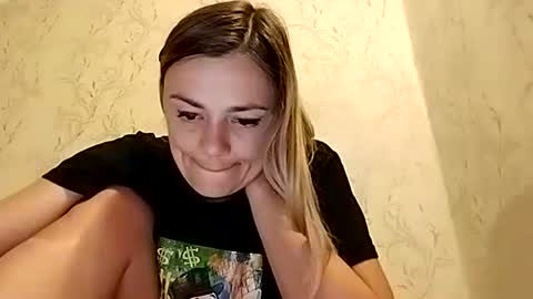 Snapshot of krisssexi chatting on 09.28.25 KrissSexi online show from 09.28.25