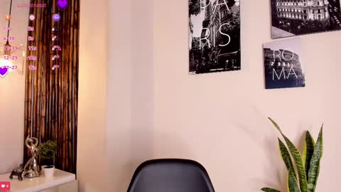 Snapshot of kristal_brown_ chatting on 10.01.25 Aria online show from 10.01.25