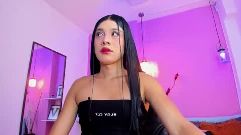 Snapshot of kristall_swan chatting on 09.28.25 Kristall online show from 09.28.25