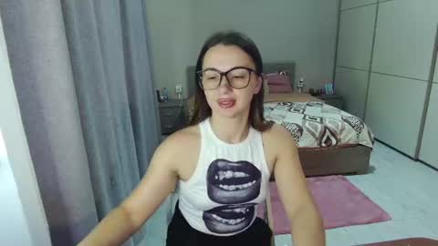 Snapshot of kristall_xxx chatting on 06.20.26 twitter Annemarye 23 online show from 06.20.26