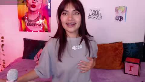 Snapshot of kristel_sweet chatting on 06.08.26 ReadMyBio online show from 06.08.26